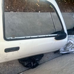 89-91 Toyota pick up pass side door COMPLETE