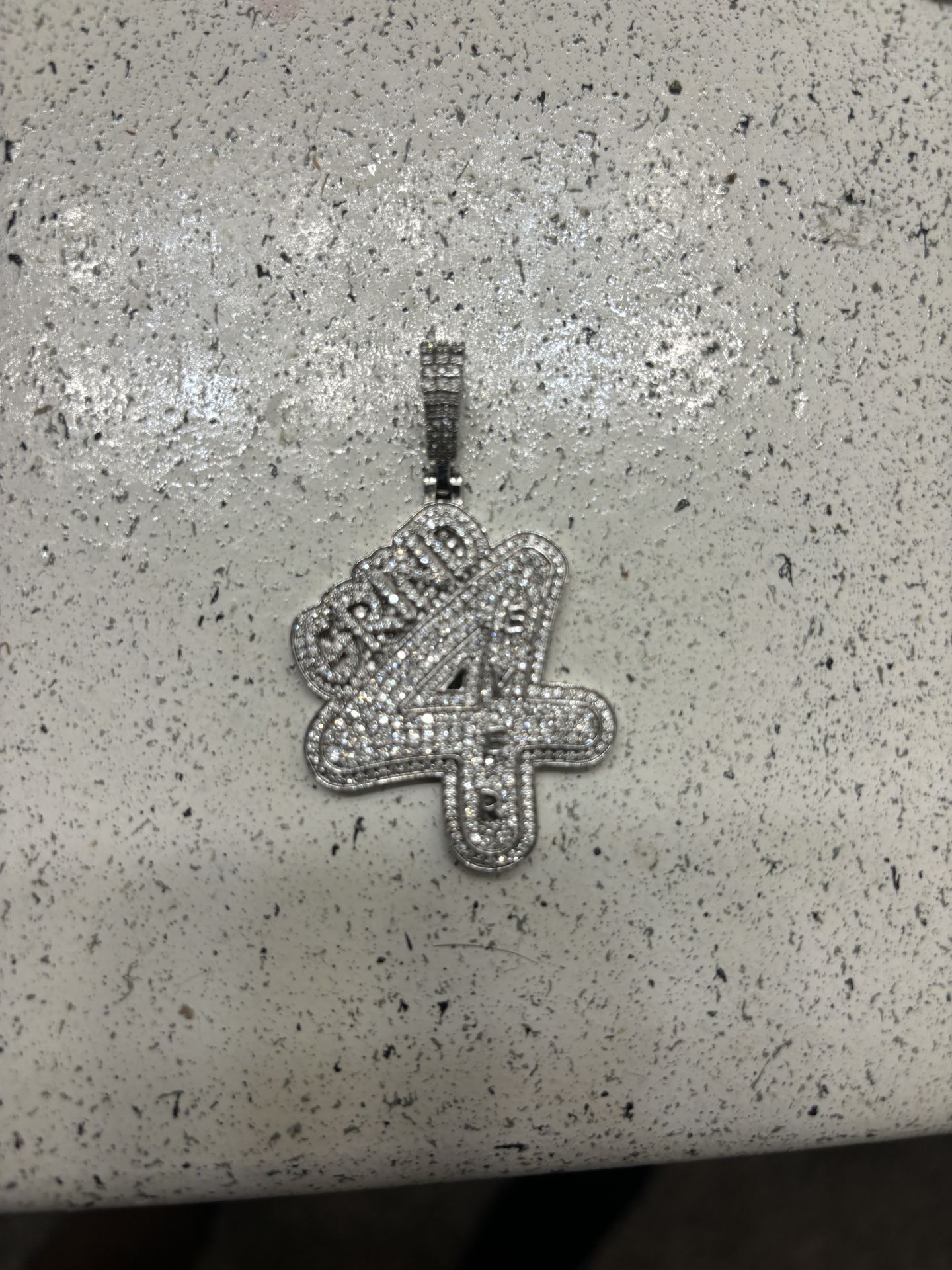 Vvs Pendent 4