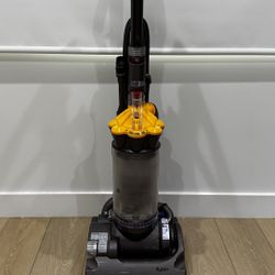 Dyson DC33 Vacuum - Good Condition