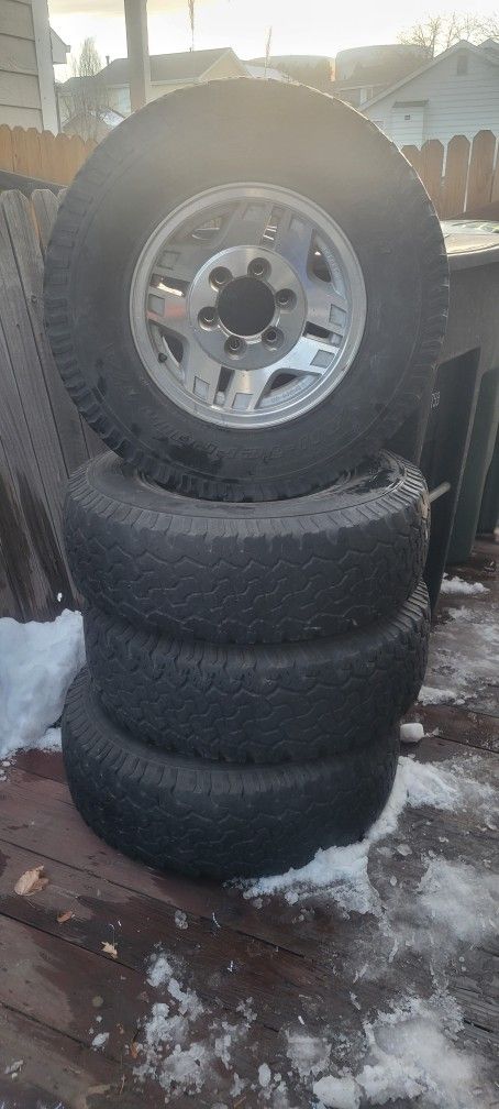 15" Alloy Rims Off A 99 Tacoma , Tires Used But Rims Are Good