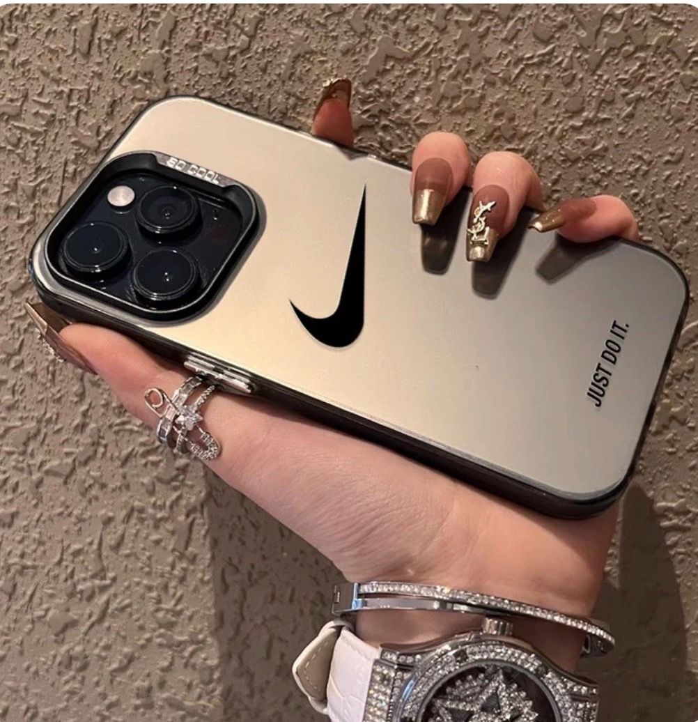 🍏 15 Pro Sports Phone Case.