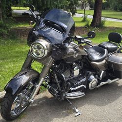 2014 Harley Davidson FLHRSE CVO Road King