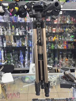 GoPro / DSLR Heavy Duty Camera Tripod – Adjustable Height, Pan Head, Hand Crank (Bronze/Champagne)