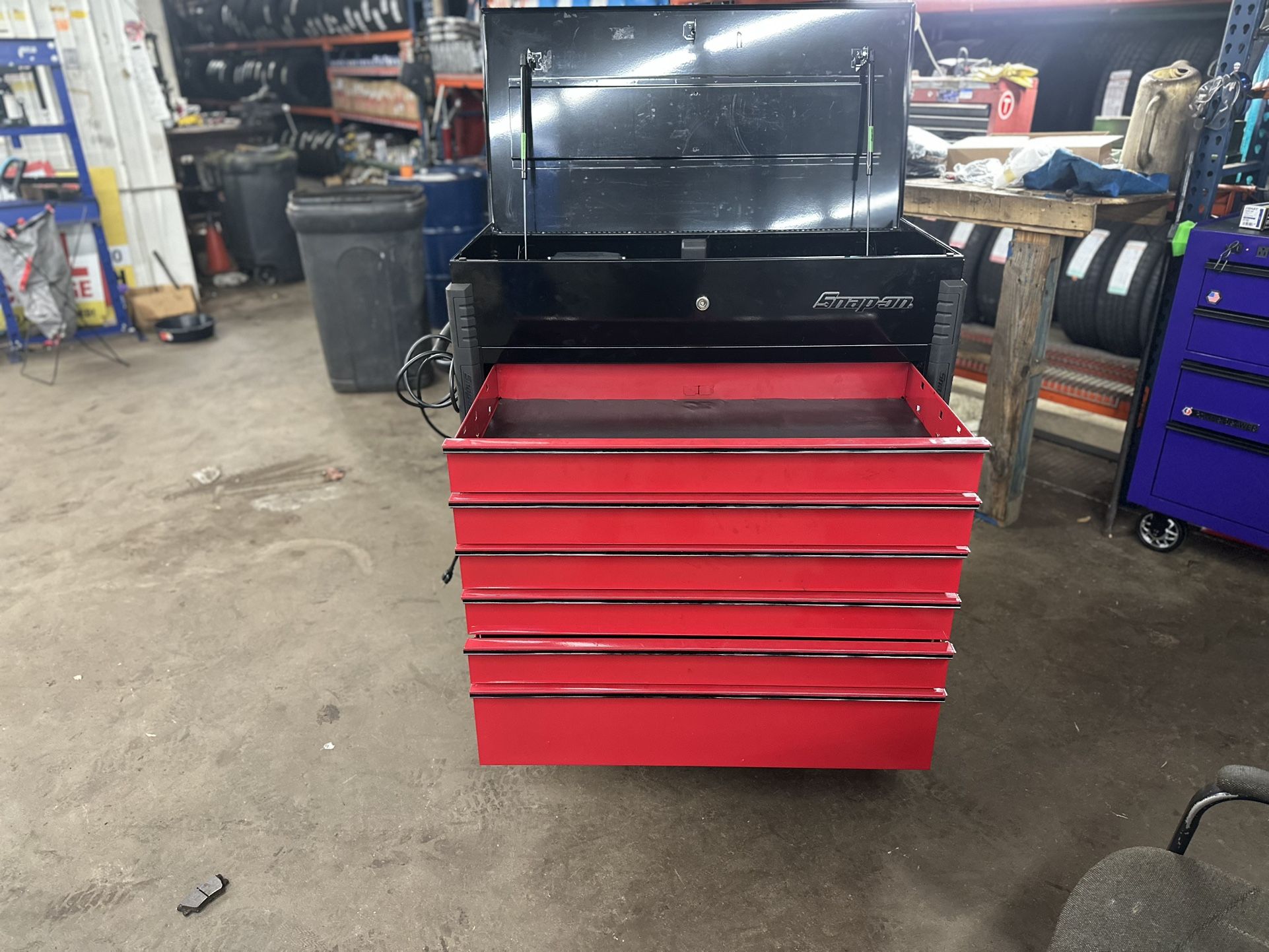 2T Black/Candy Apple Red Snap On Roll Cart
