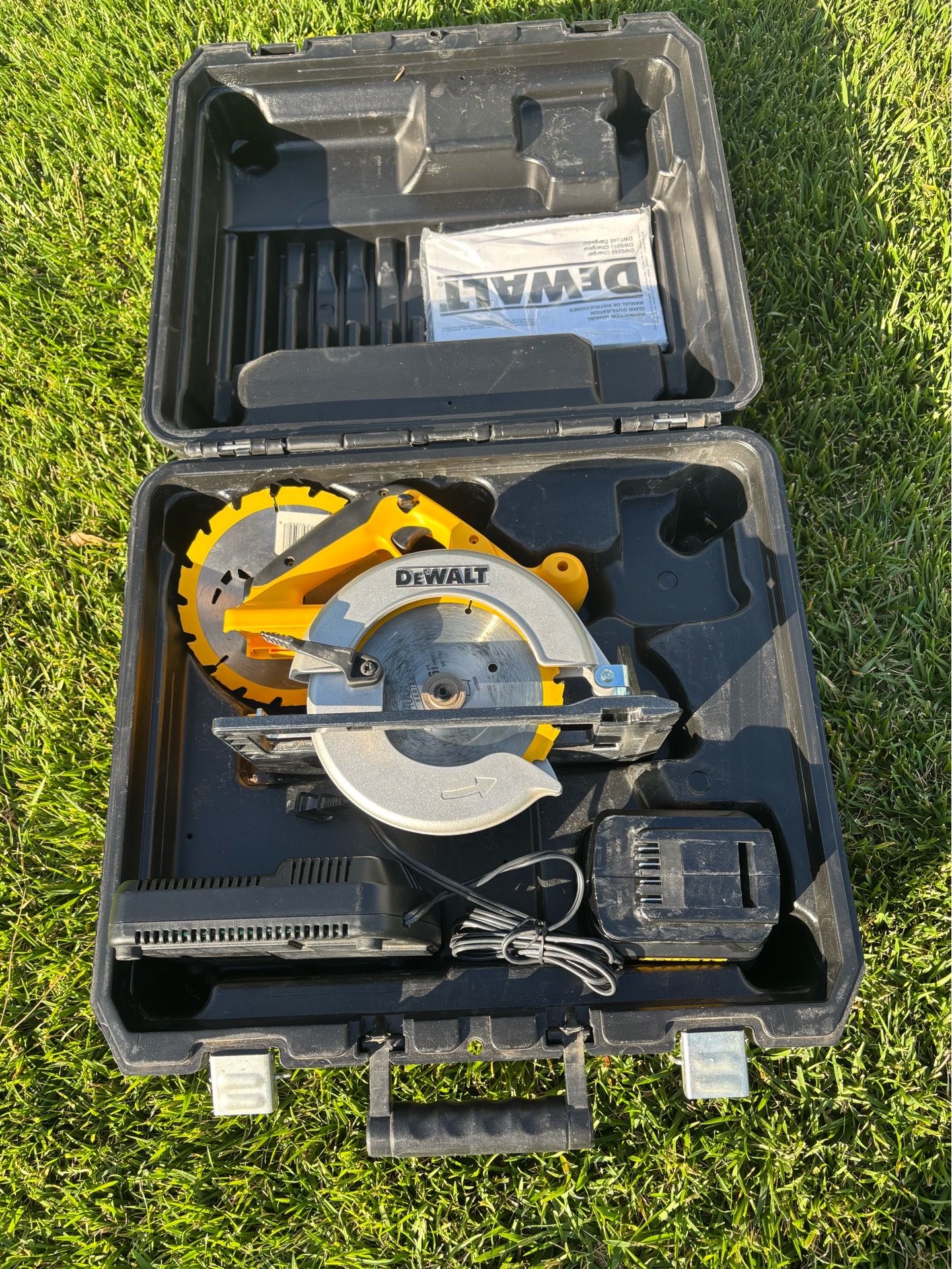 Dewalt DW007 6 1/2” circular saw. 24 volt