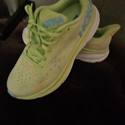 HOKA CLIFTON 9 / Solar Flare
 Size 6.5 
