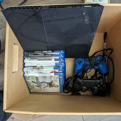PS4, 2 Controllers, 250 GB SSD