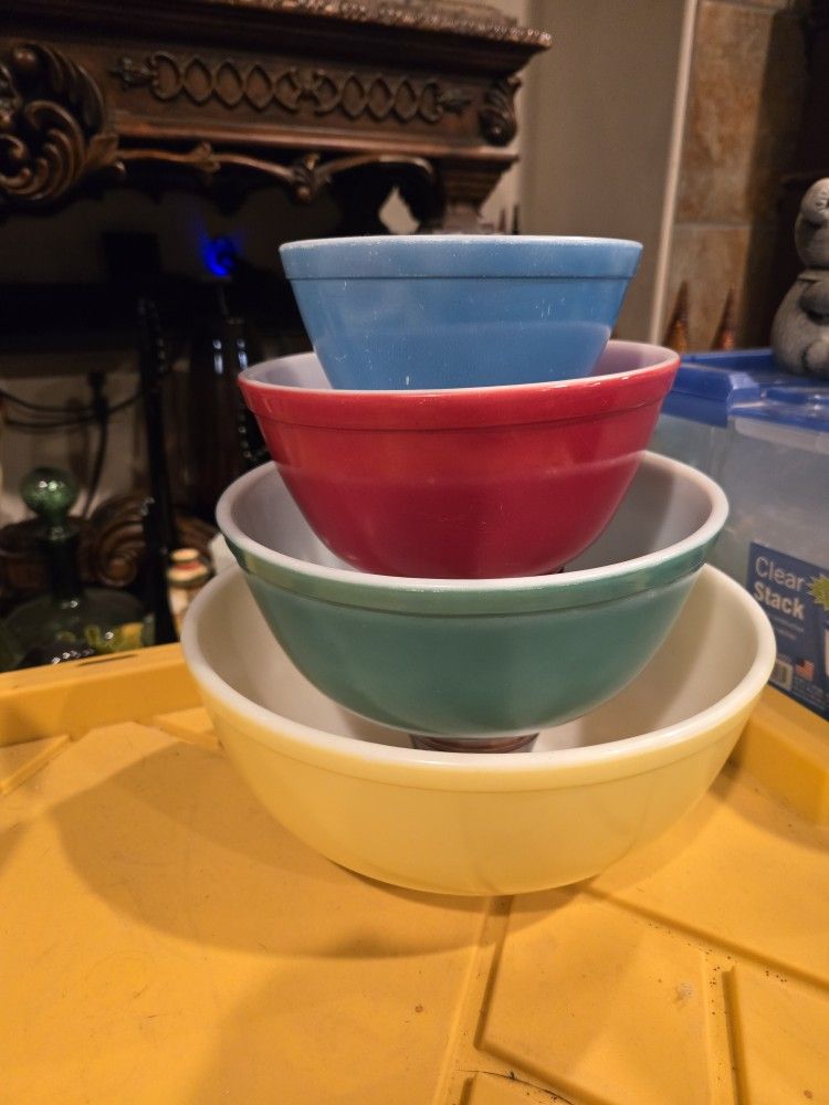 PYREX Vintage Primary Colors Set