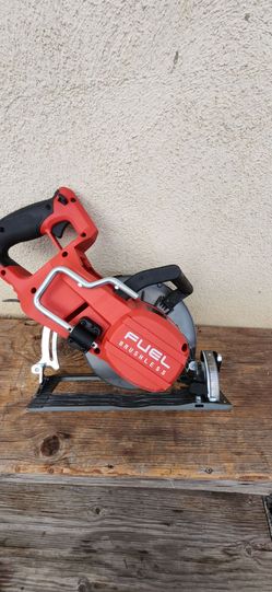 Milwaukee Skillsaw 7 1/4 Blade m18 fuel tool only