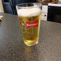 1960s. BUDWEISER. BAR. GLASS. RARE FIND.  MOST.  BROKEN. LOL.    RETRO PINT. 1959 