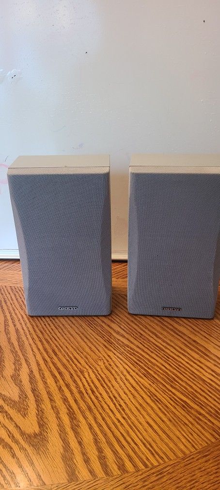 Onkyo Sorround Speakers Model SKM-550S