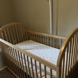 Graco Olivia Convertible  Crib And Mattress 