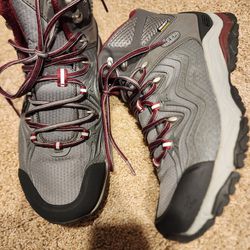 Like New Women Keen Hiking Boots Shoes 7  8.5
