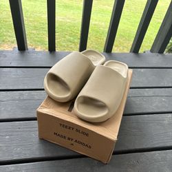 Yeezy Slide Size 10