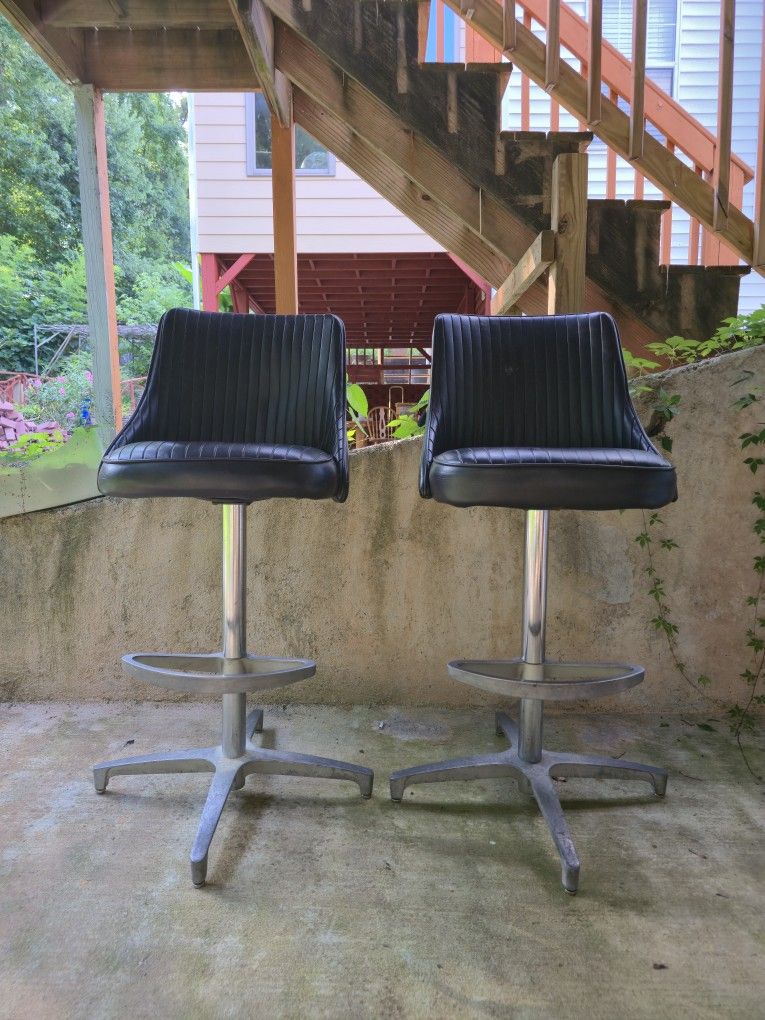 2 Swivel Barstools Like New Condition