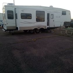 5th Wheel- Keystone Montana Mountaineer 2007