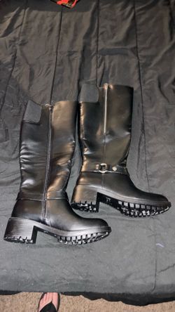 Women’s knee high boots, new, never worn.