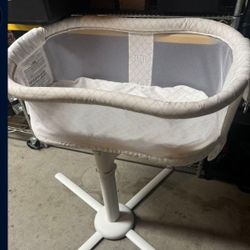 Halo Bassinet Swivel Twin Sleeper