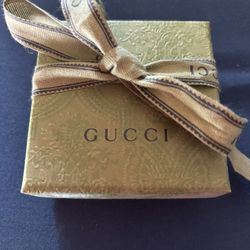 18k White Gold Gucci Running G Stud Earrings 