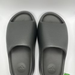 Grey Yeezy slides size 4 women’s