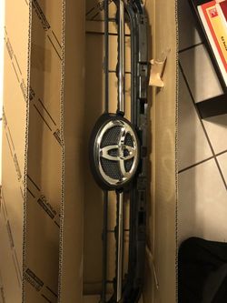 2020 Toyota 4Runner stock grill garnish