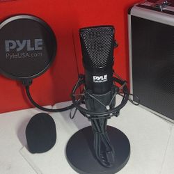Pro Cardioid Condenser USB Microphone - Plug & Play - Brand New Unused - With Hard Case