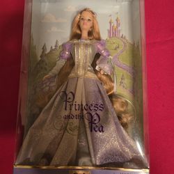 Princess and The Pea Barbie Doll Collectors Edition 2000 Mattel