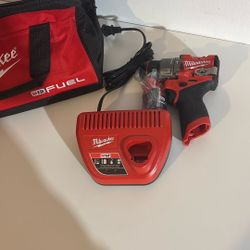 Milwaukee M12 FUEL Hammer Drill Set