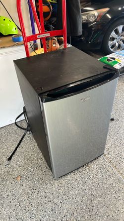 4 cubic ft mini fridge