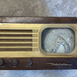 Vintage Motorola Golden View TV Model VT71MB-A