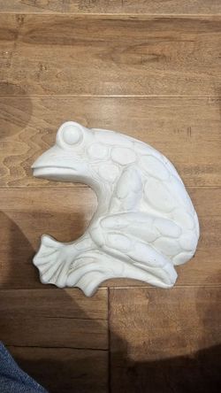 Vintage Ceramic Bisque Frog Garden Statue / DIY Craft Paint Piece – Excellent Unpainted Condition