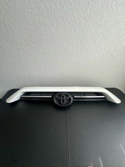 2020-2024 Toyota 4Runner Upper Grille OEM
