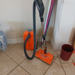 Kenmore Vacuum Like New Condition 