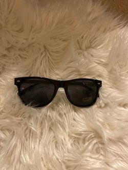 Black and gold stylish sunglasses 😎 Ships next day