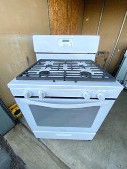 Whirlpool gas stove 4 burners white color.  30”
