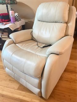 Cream/ White Leather Electric Recliner Chair with Heat & Massage