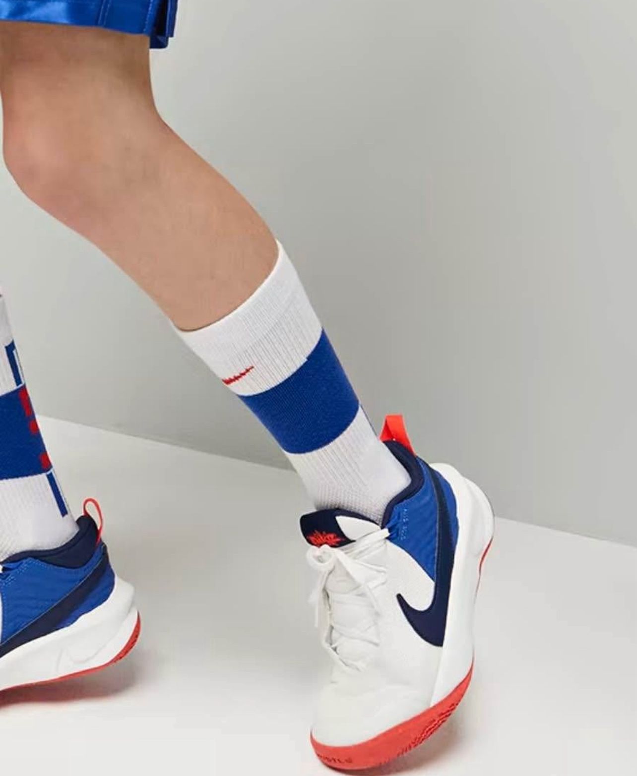 NIKE TEAM HUSTLE D10 GS 'WHITE GAME ROYAL' Size 6Y