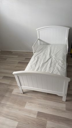 Toddler bed