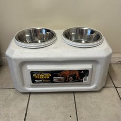 Elevated Dog Feeder