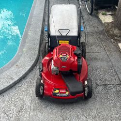 Toro Recycler 22” Smartstow Self Propelled Mower