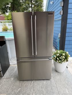 Frigidaire professional refrigerator 36 x 24 x 69 Like new one receipt for 6 months warranty