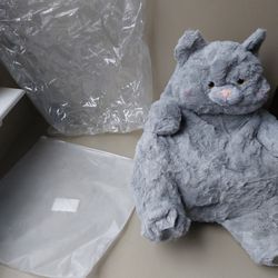 New!!! Really Cute, Fluffy Cat Stuff Animal.  Took Out Of Vacuumed Sealed Package For 📷 & Went Back To Package.  See All Photo's.  Cash Pickup Only 