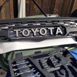 2005-2007 Toyota Sequoia TRD Grille