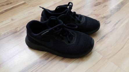 Boy's Nike shoes size 13.5c