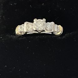 stunning ladies' ring is crafted from 14 KT white and yellow gold and features beautiful 1 CT total weight natural diamonds. 