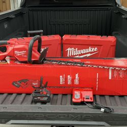 Milwaukee M18 FUEL 30” Hedge Trimmer Kit w/ 8.0Ah FORGE Battery & Rapid Charger – NUEVO