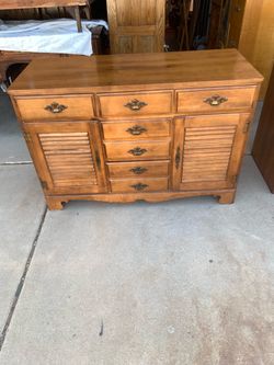 Early American Style Dresser / Buffet w/Louvered Cabinet Doors