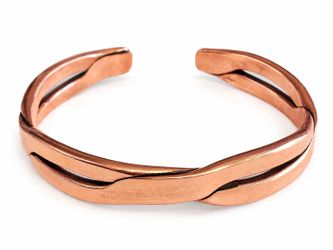 Handmade Pure Copper Braided Cuff Bracelet – Heavy Gauge 8.5"
Beautifully handcrafted from 100% solid copper, this substantial cuff bracelet features