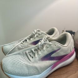 Women’s Brooks Sneakers