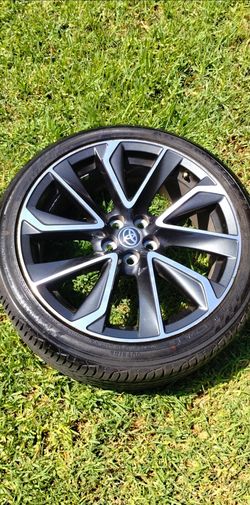 1 OEM TOYOTA COROLLA 18" WHEEL WITH NO CRACKS OR DENTS WITH LIKE NEW 2026 YOKOHAMA TIRE 225/40/18 ONLY 1